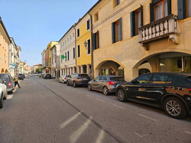 Locale Commerciale in affitto a Cittadella, Veneto