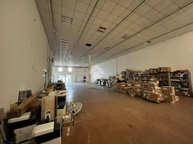 Locale Commerciale in affitto a Pozzetto, Cittadella