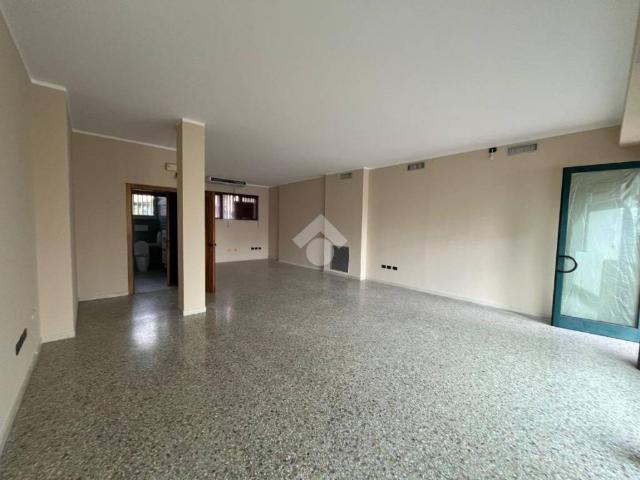 Locale Commerciale in affitto a Cittadella, Veneto