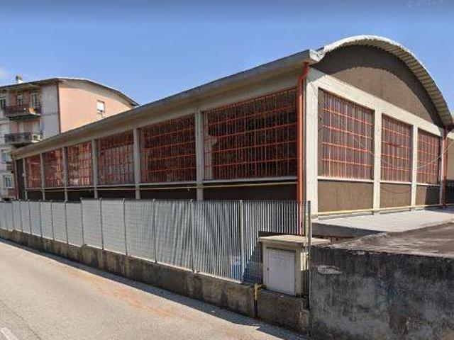 Locale Commerciale in affitto a Civate, Lombardia