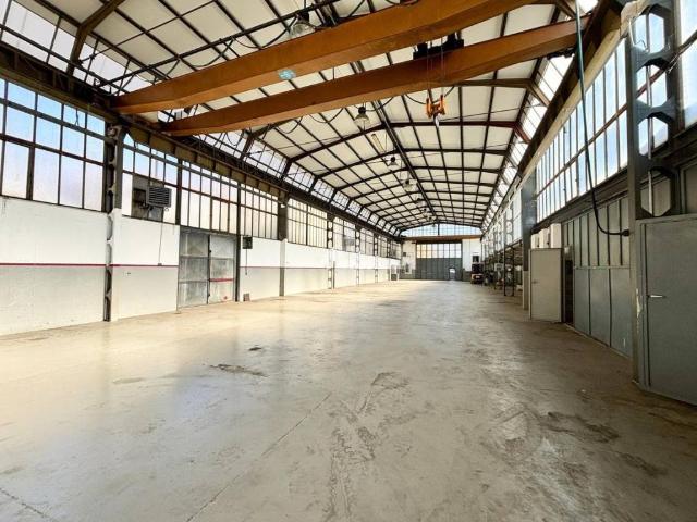 Locale Commerciale in affitto a Civate, Lombardia