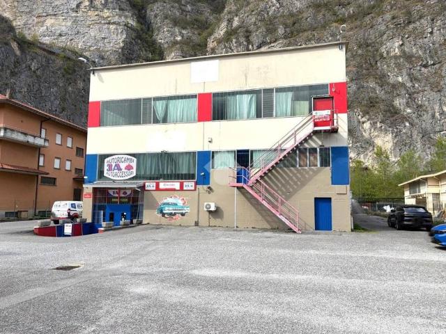 Locale Commerciale in affitto a Comunità montana della valle Camonica, Cividate Camuno