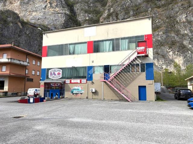 Locale Commerciale in affitto a Comunità montana della valle Camonica, Cividate Camuno