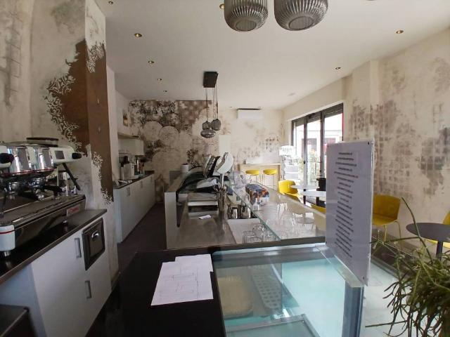 Locale Commerciale in affitto a Marche, Macerata