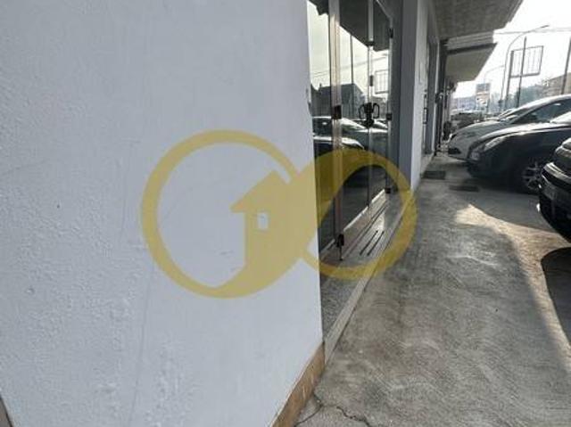Locale Commerciale in affitto a Marche, Macerata