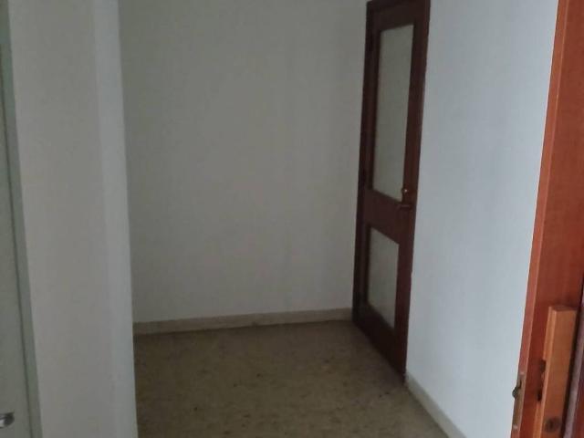 Locale Commerciale in affitto a San Marone, Marche