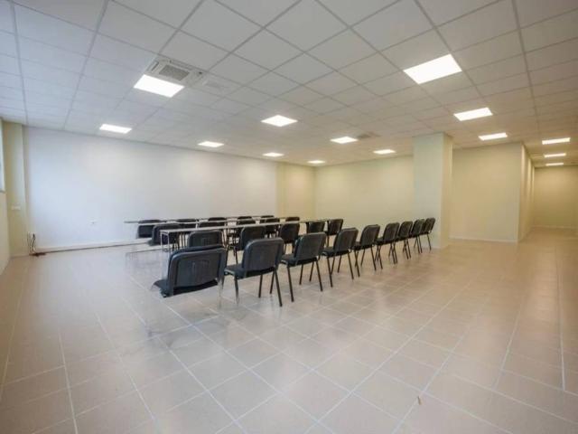 Locale Commerciale in affitto a Aurora, Marche