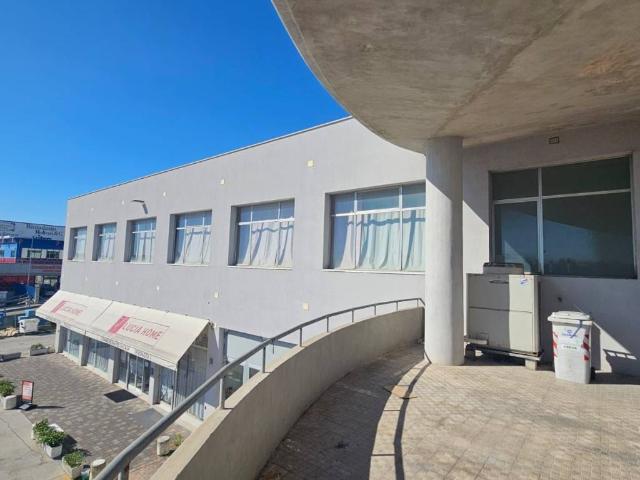 Locale Commerciale in affitto a San Marone, Marche