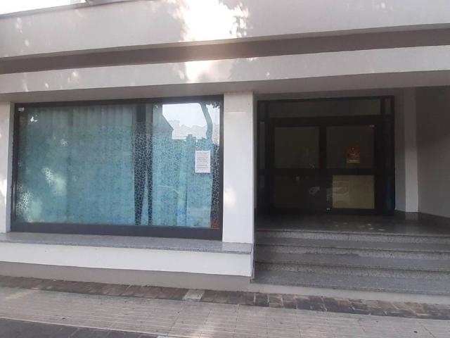 Locale Commerciale in affitto a Marche, Macerata