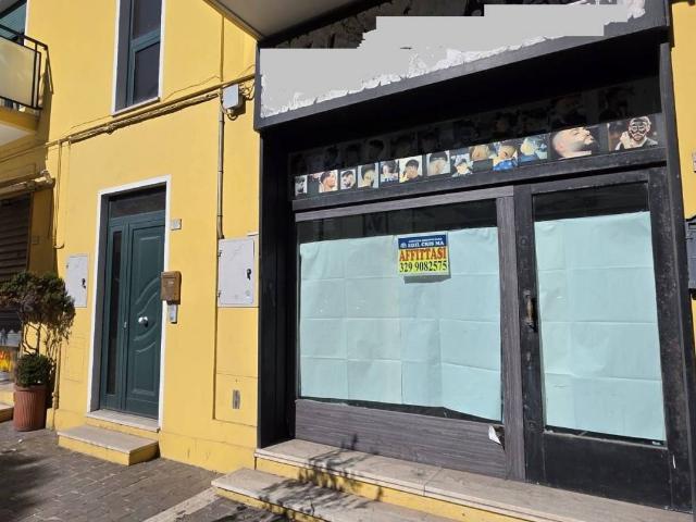 Locale Commerciale in affitto a San Marone, Marche