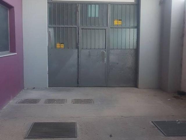 Locale Commerciale in affitto a Marche, Macerata