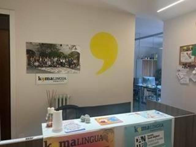 Locale Commerciale in affitto a San Marone, Marche