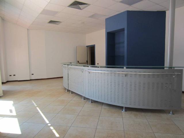 Locale Commerciale in affitto a San Marone, Marche
