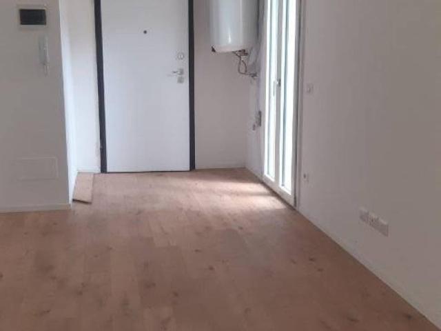 Locale Commerciale in affitto a San Marone, Marche