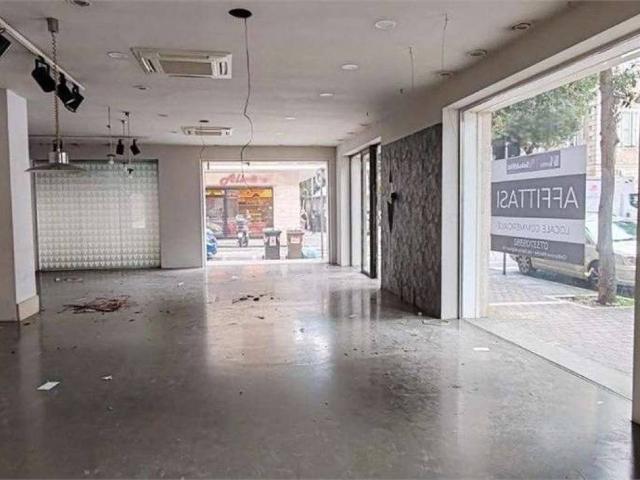 Locale Commerciale in affitto a Marche, Macerata