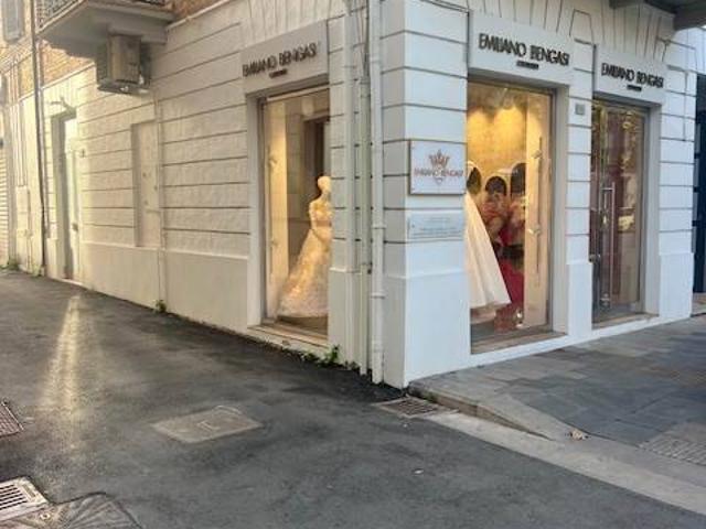 Locale Commerciale in affitto a San Marone, Marche