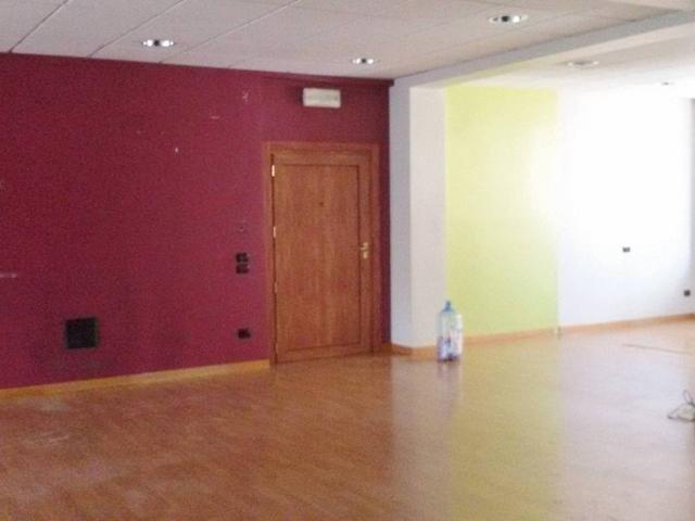 Locale Commerciale in affitto a San Marone, Marche
