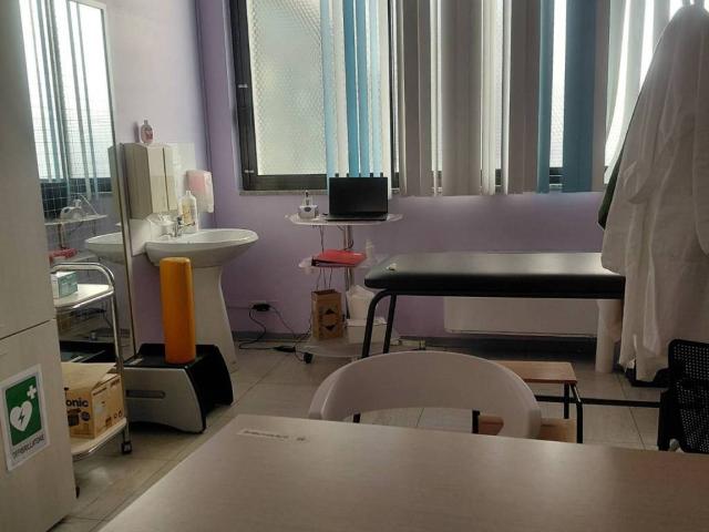 Locale Commerciale in affitto a Marche, Macerata