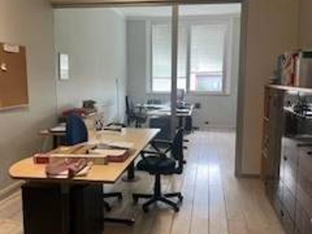 Locale Commerciale in affitto a San Marone, Marche