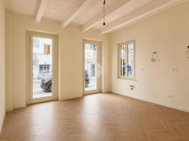 Locale Commerciale in affitto a San Marone, Marche