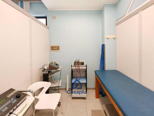 Locale Commerciale in affitto a Marche, Macerata