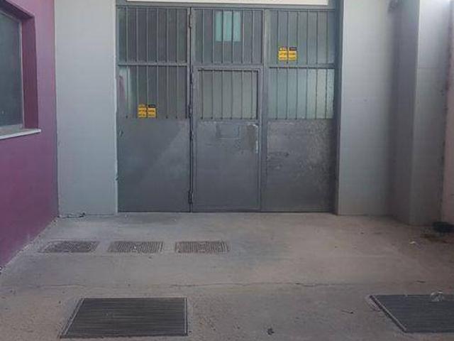 Locale Commerciale in affitto a Marche, Macerata