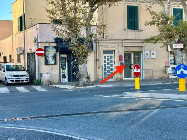 Locale Commerciale in affitto a Borgo Odescalchi, Roma Capitale