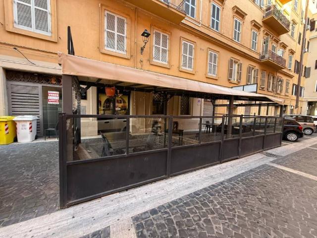 Locale Commerciale in affitto a Borgo Odescalchi, Roma Capitale