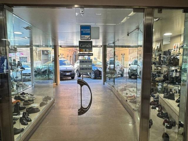Locale Commerciale in affitto a Borgo Odescalchi, Roma Capitale