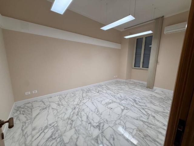 Locale Commerciale in affitto a Borgo Odescalchi, Roma Capitale