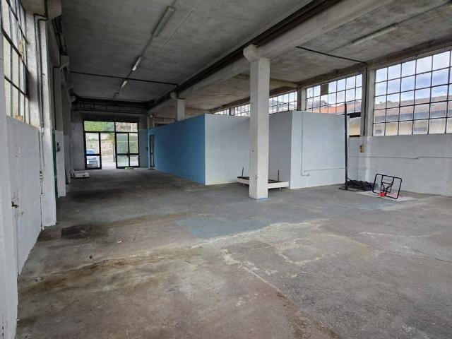 Locale Commerciale in affitto a Clusone, Lombardia