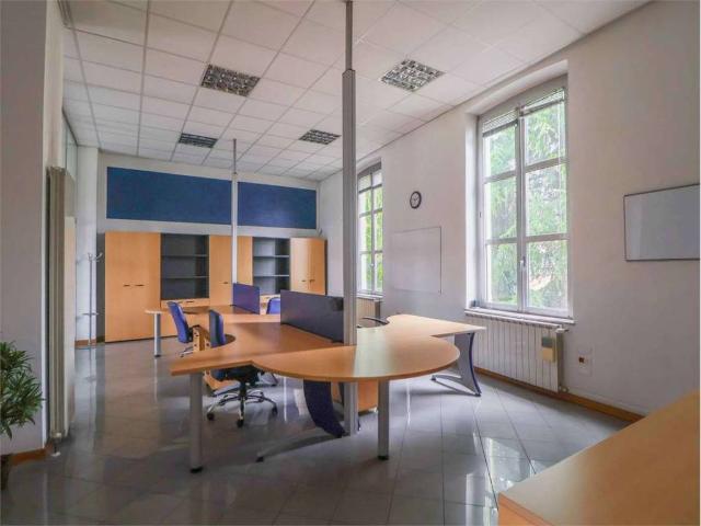Locale Commerciale in affitto a Frere, Clusone