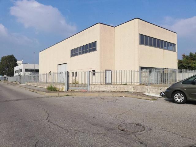 Locale Commerciale in affitto a Maiocca, Codogno