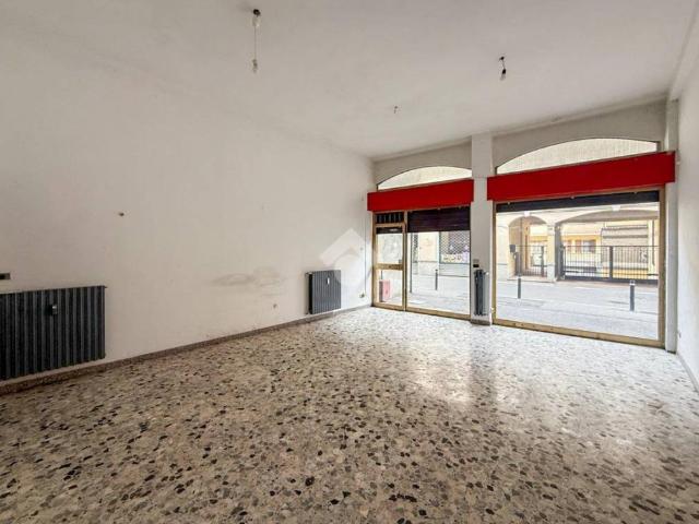 Locale Commerciale in affitto a Codogno, Lombardia