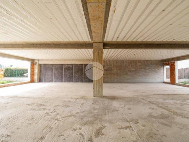 Locale Commerciale in affitto a Codogno, Lombardia