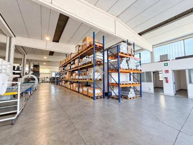 Locale Commerciale in affitto a Codogno, Lombardia