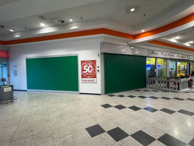 Locale Commerciale in affitto a Codogno, Lombardia