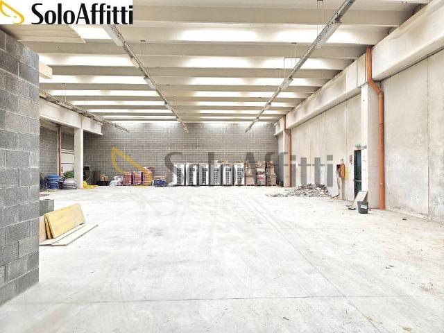 Locale Commerciale in affitto a Cogliate, Lombardia