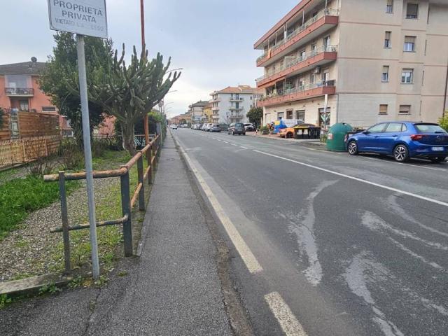 Locale Commerciale in affitto a San Salvatore, Cogorno