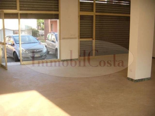 Locale Commerciale in affitto a San Salvatore, Cogorno