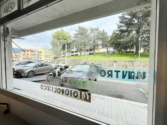Locale Commerciale in affitto a San Salvatore, Cogorno