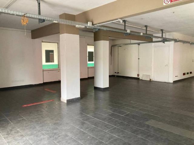 Locale Commerciale in affitto a San Salvatore, Cogorno