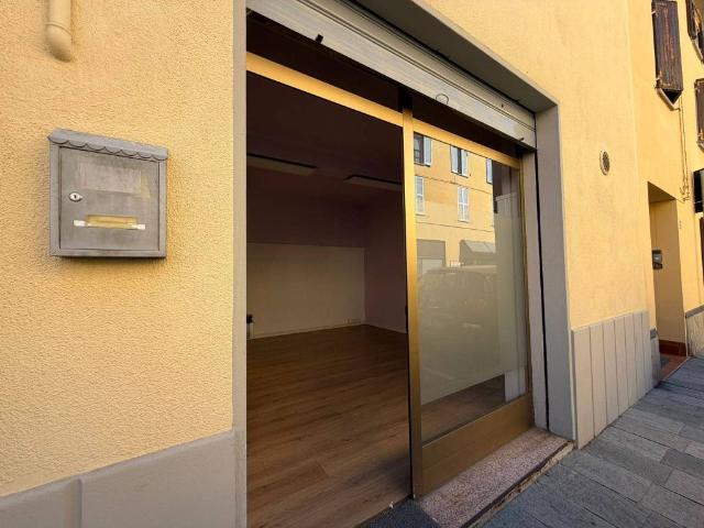 Locale Commerciale in affitto a Collecchio, Reggio Emilia