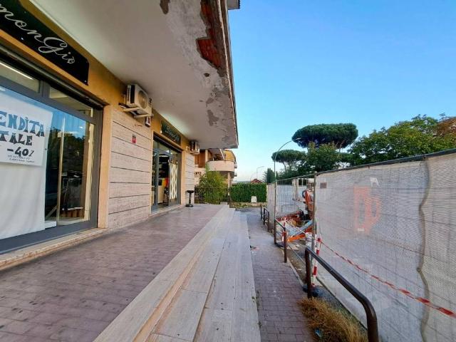 Locale Commerciale in affitto a Roma Capitale, Lazio