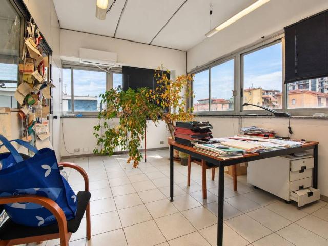 Locale Commerciale in affitto a Borgata Paradiso, Collegno