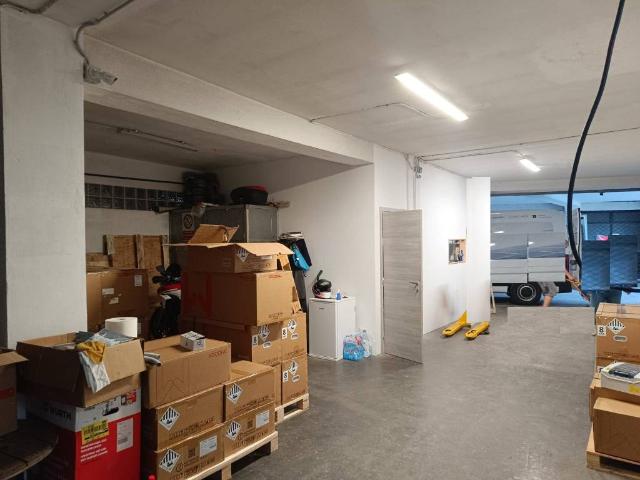 Locale Commerciale in affitto a Regina Margherita, Piemonte