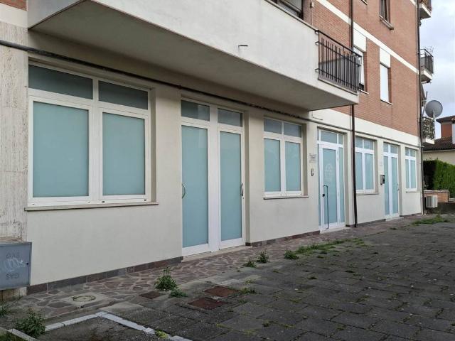 Locale Commerciale in affitto a Collesalvetti, Toscana