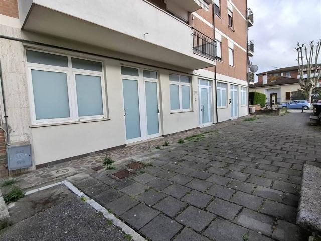Locale Commerciale in affitto a Collesalvetti, Toscana
