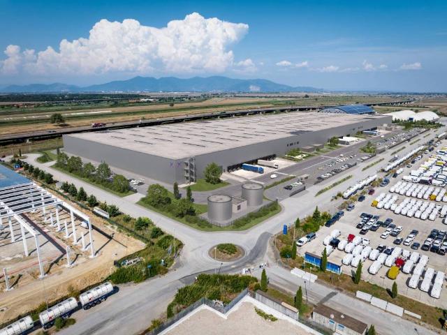 Locale Commerciale in affitto a Collesalvetti, Toscana