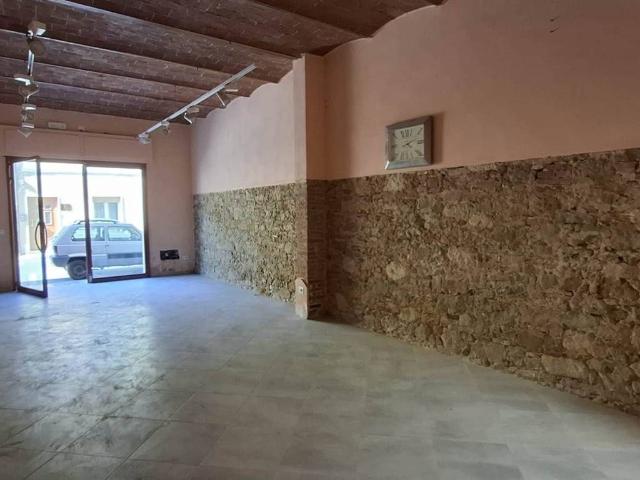 Locale Commerciale in affitto a Collesalvetti, Toscana